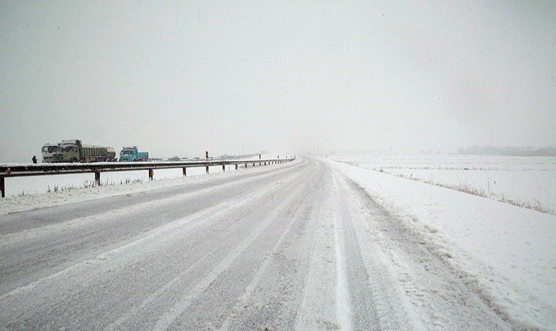 تردد بدون زنجیر چرخ در محورهای برف گیر آذربایجان‌شرقی ممنوع