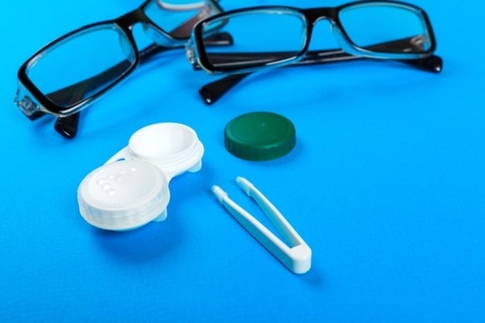 عوارض استفاده از لنز به جای عینک