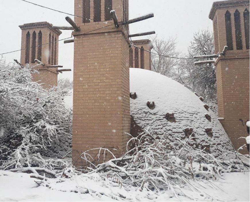 بارش برف و باران بر تن خشک کویر