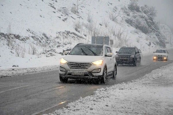بازگشایی ۵۰ درصد جاده‌های روستایی بر اثر بارش برف در استان