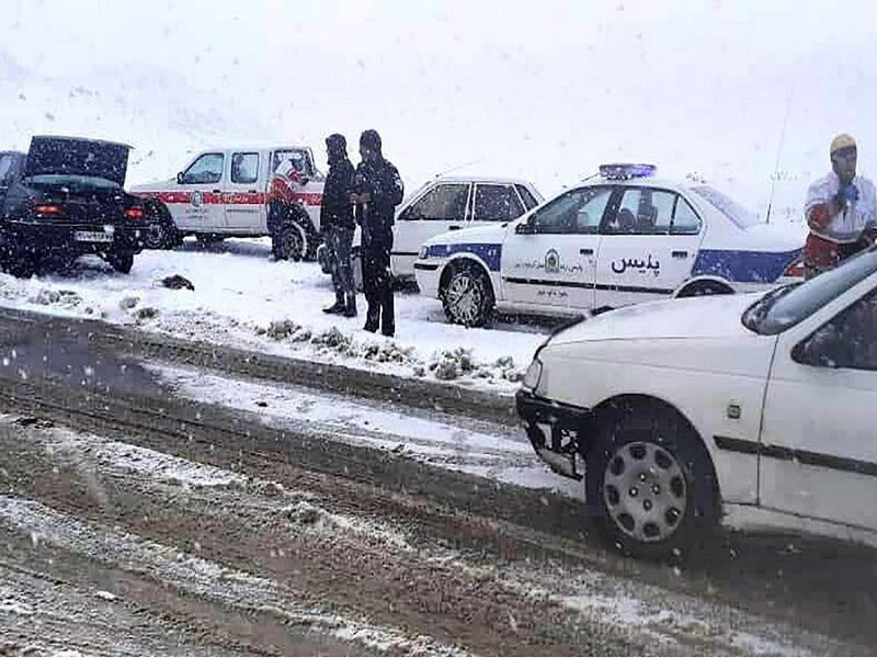 امدادرسانی به ۷۶۰ نفر گرفتار در برف و کولاک