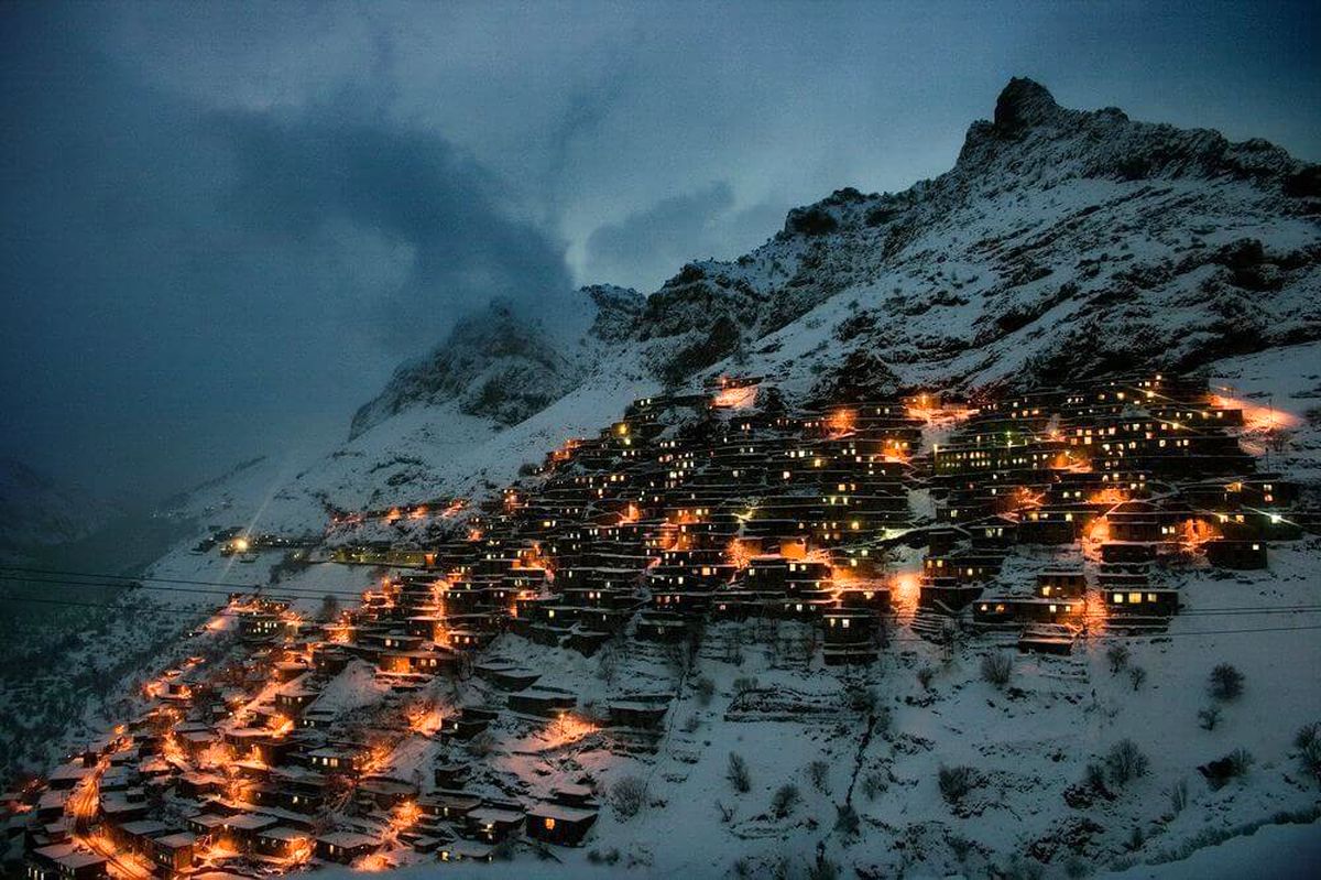 روستای اورامان در شب