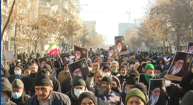 راهپیمایی نمازگزاران مشهدی پس از اقامه نماز جمعه