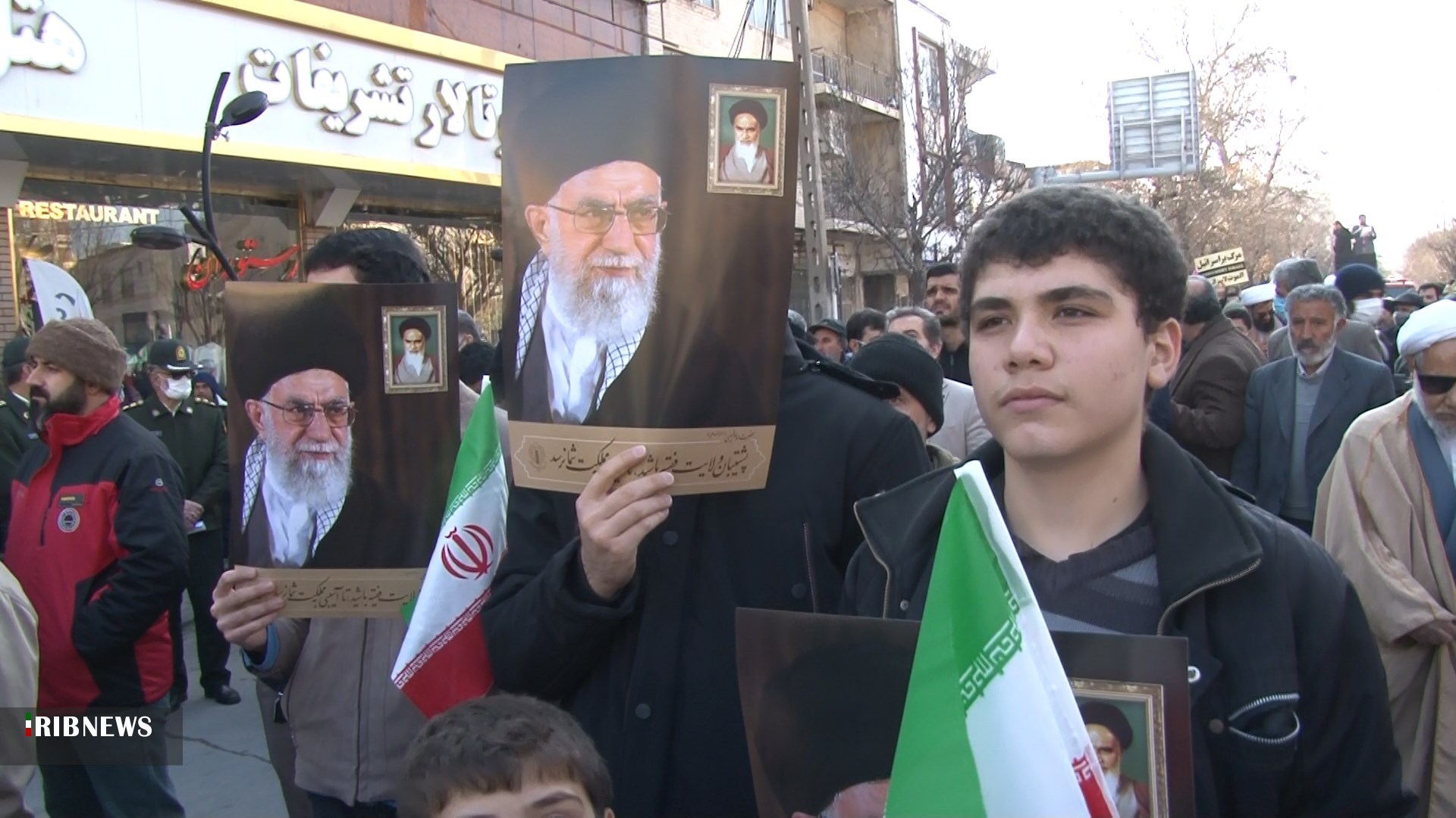 راهپیمایی نمازگزاران همدانی در محکومیت اقدام نشریه فرانسوی