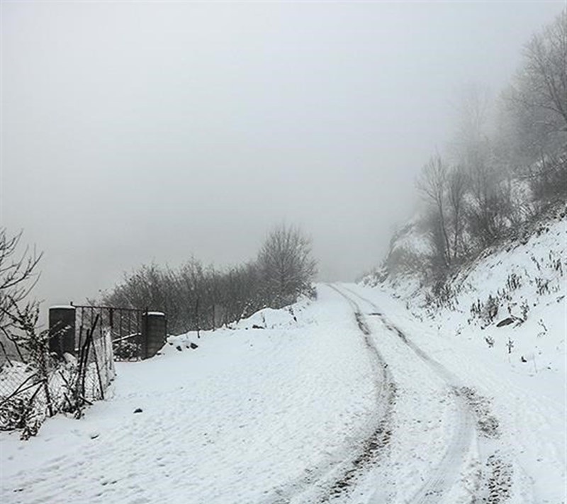 برف راه ۶۰ روستا را در کوزران بست