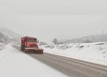 بازگشایی  ۶۴۴ راه روستای استان کرمانشاه در حال انجام است