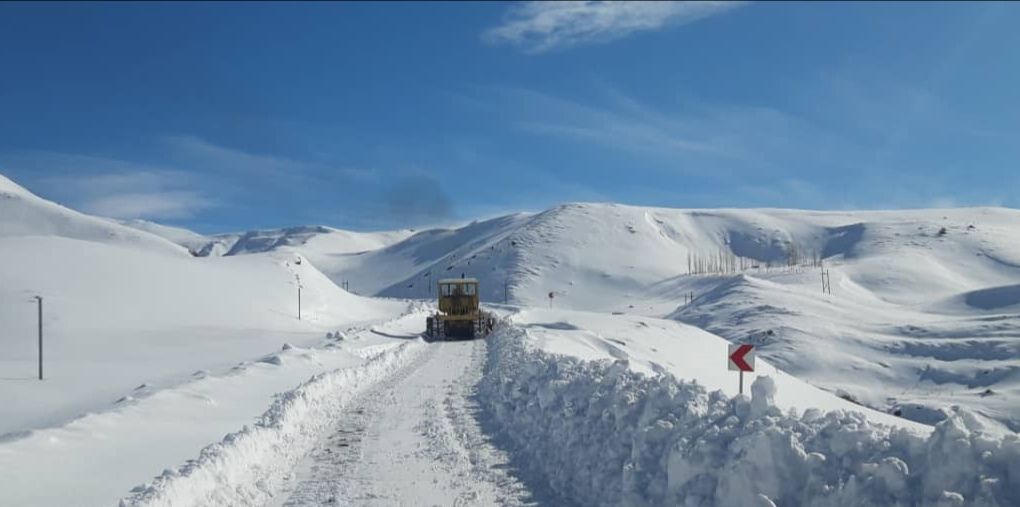 بارش برف ۲۲۸ محور روستایی را در قزوین مسدود کرد