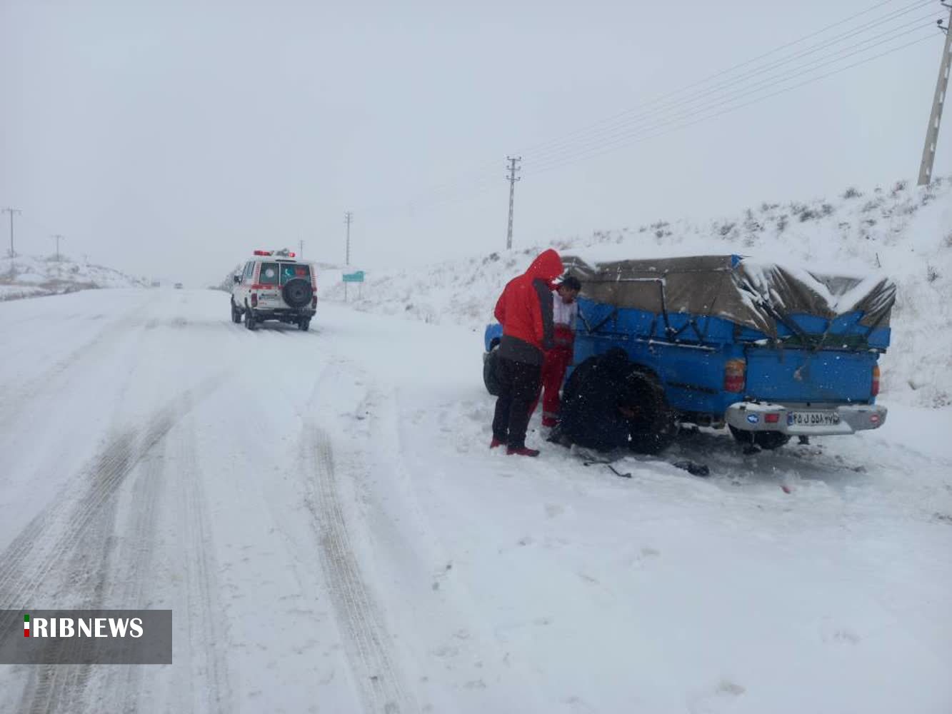 امدادرسانی به ۸۱ مسافر گرفتار در برف و کولاک زنجان