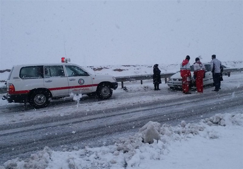 امدادرسانی هلال احمر به ۵۴۲ نفر در راه ماندگان ناشی از برف و کولاک در استان قزوین