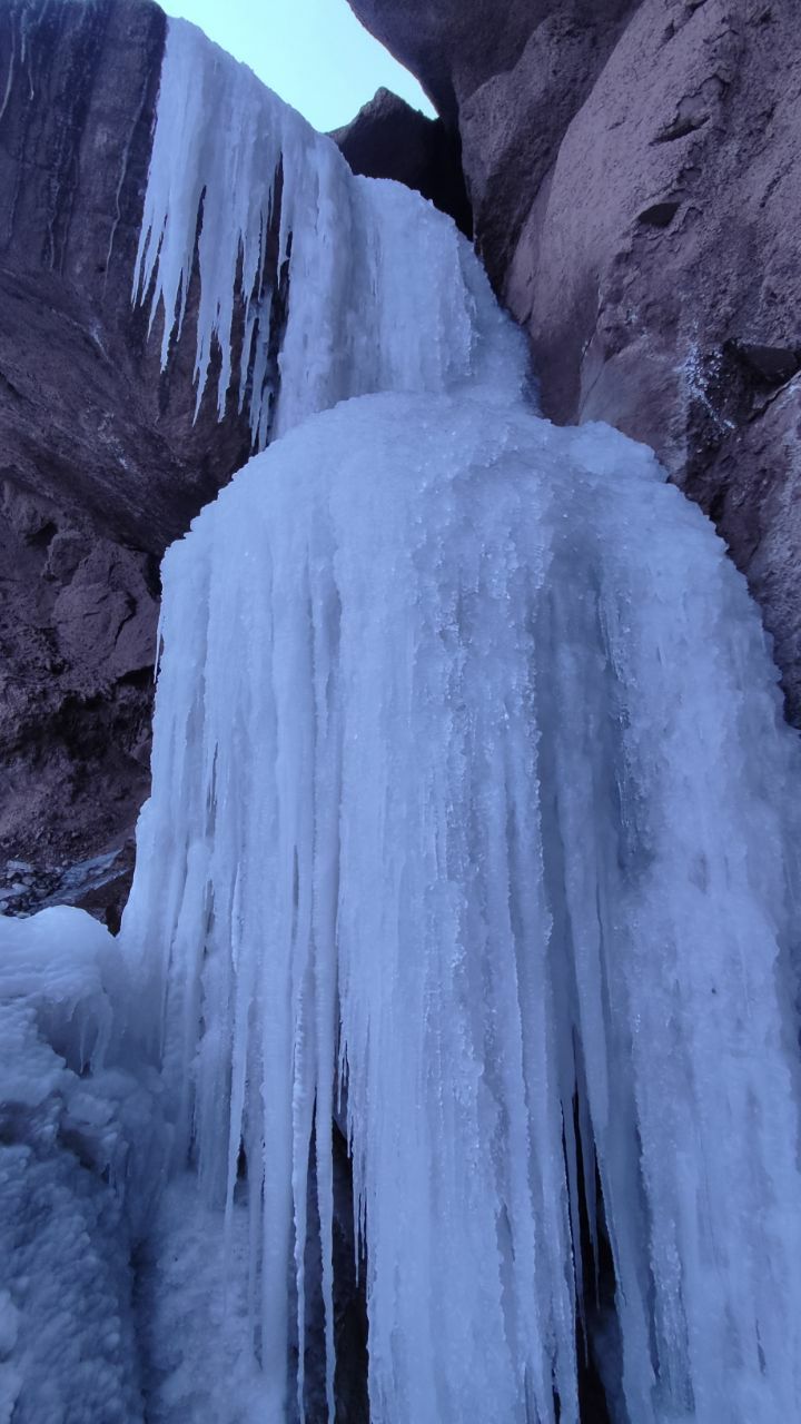 یخ زدگی مجموعه آبشار‌های طبیعی در کدکن