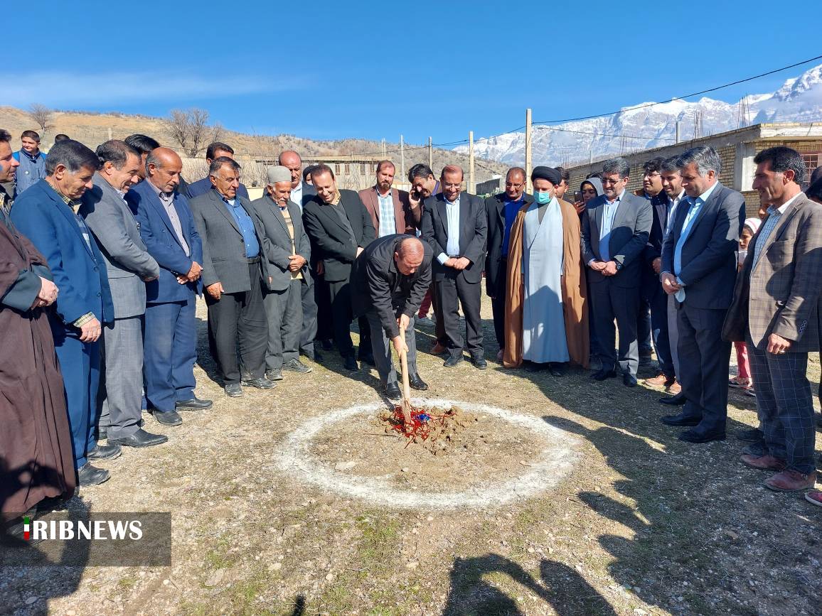 آغاز احداث طرح زمین چمن مصنوعی روستای ساران