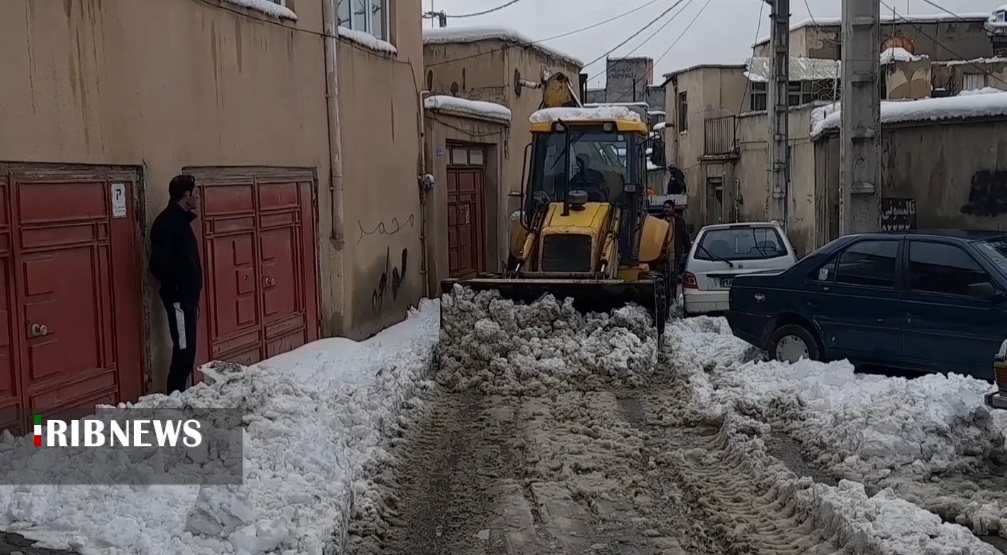 از پارک در مسیر خودرو‌های برفروبی کردستان خودداری کنید