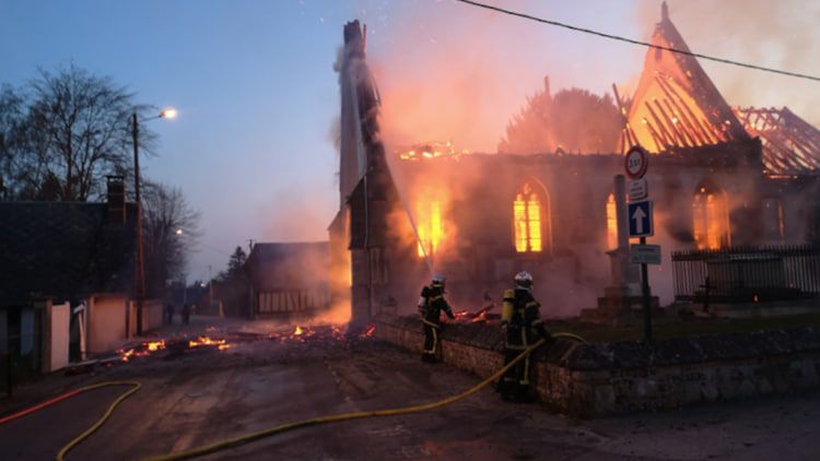 کشته و زخمی شدن ۳ کودک در آتش سوزی خانه‌ای در شمال فرانسه