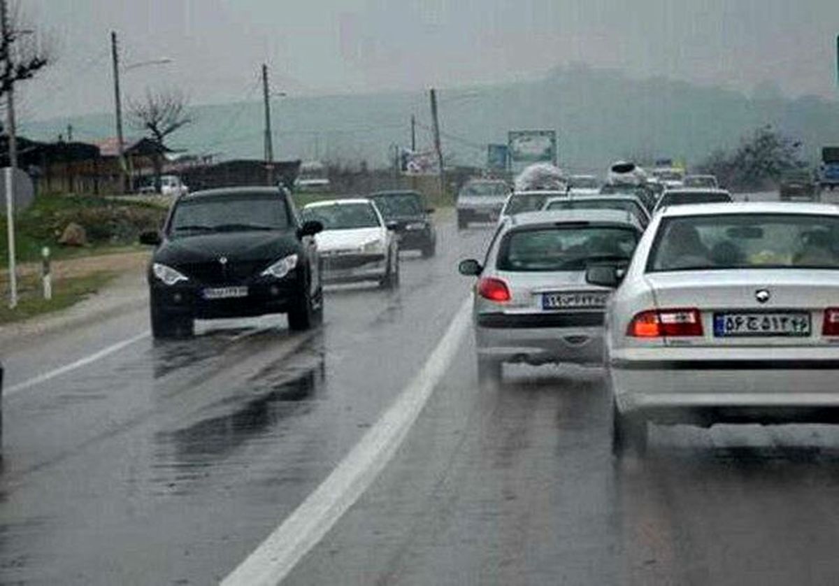 تداوم بارندگی ها‌ در جاده‌های کرمانشاه/ رانندگان احتیاط کنند