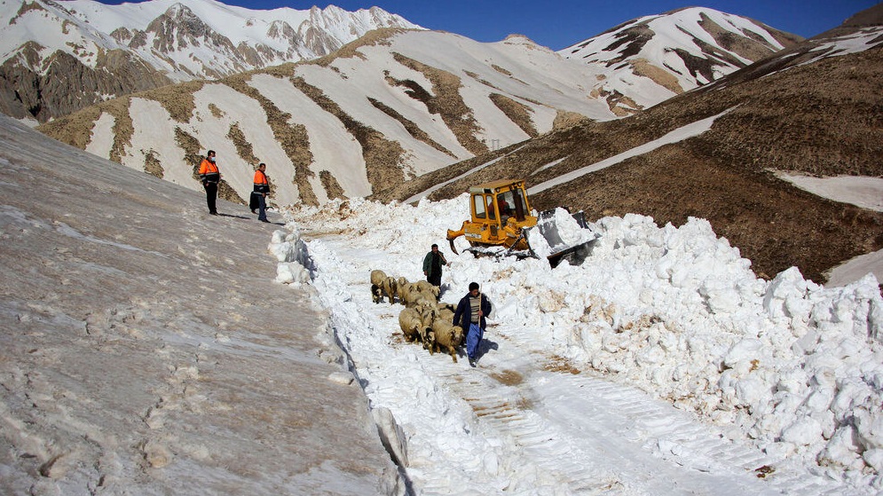 مسدود شدن بیش از هزار کیلومتر راه روستایی بر اثر بارش برف در استان