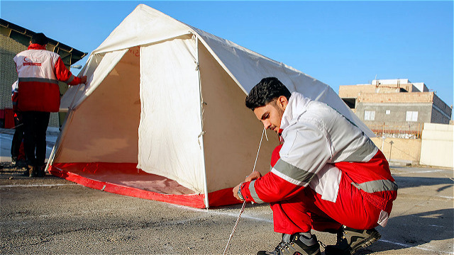 ارسال اقلام امدادی هلال احمر مهاباد به مناطق زلزله زده خوی