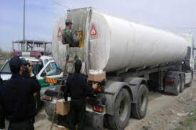 توقیف کامیون تانکردار با ۳۳ هزار لیتر سوخت قاچاق در آزادراه غدیر