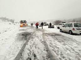 بارش برف در همه جاده‌های مناطق سرسیری استان