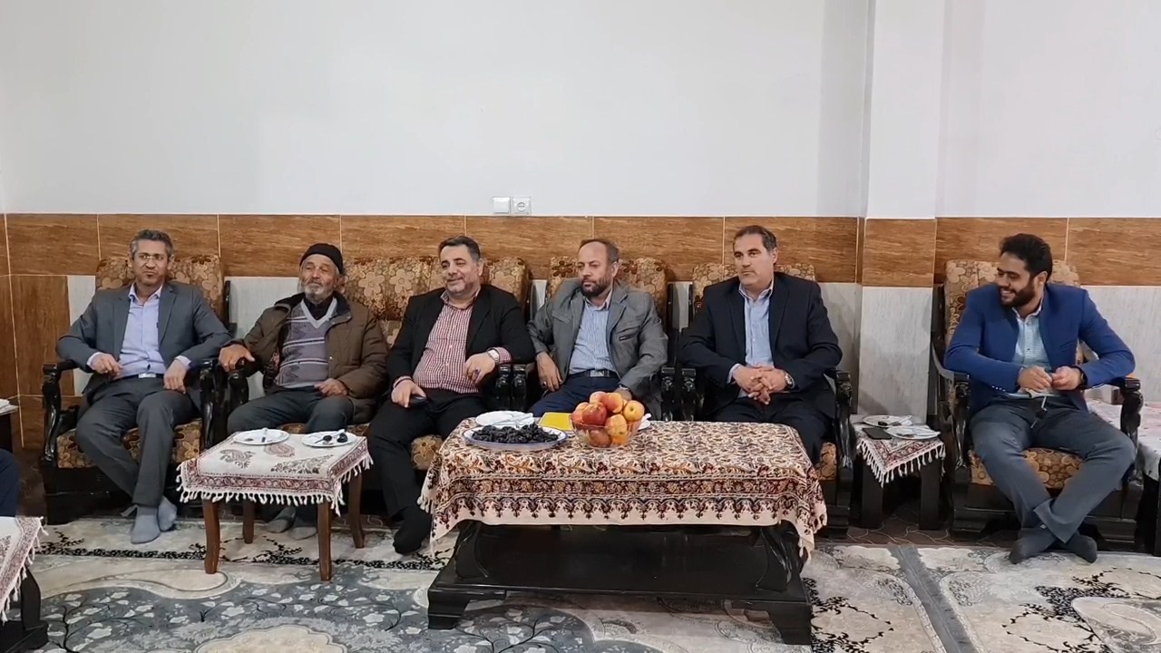دیدار جمعی از مسئولان خوروبیابانک با خانواده شهید والامقام ابوطالب عارف