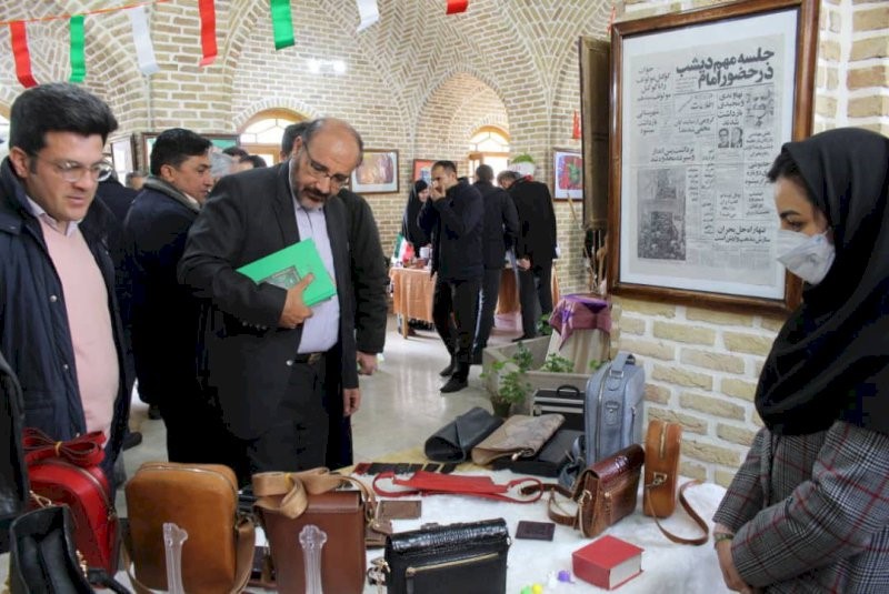 افتتاح نمایشگاه صنایع‌دستی شبستر در مقبره شیخ محمود شبستری