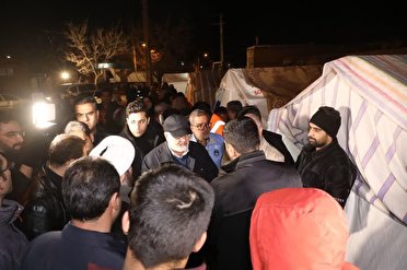 بازدید استاندار آذربایجان‌غربی از اردوگاه اسکان اضطراری در خوی