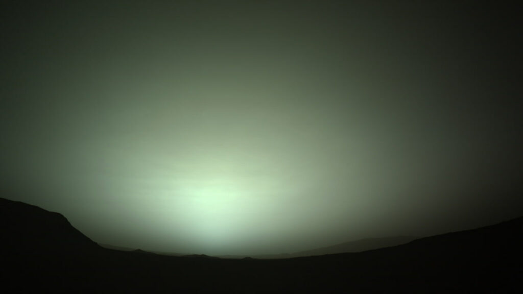 مریخ نورد استقامت تصویر ترسناکی از ابر‌های سیاره سرخ منتشر کرد