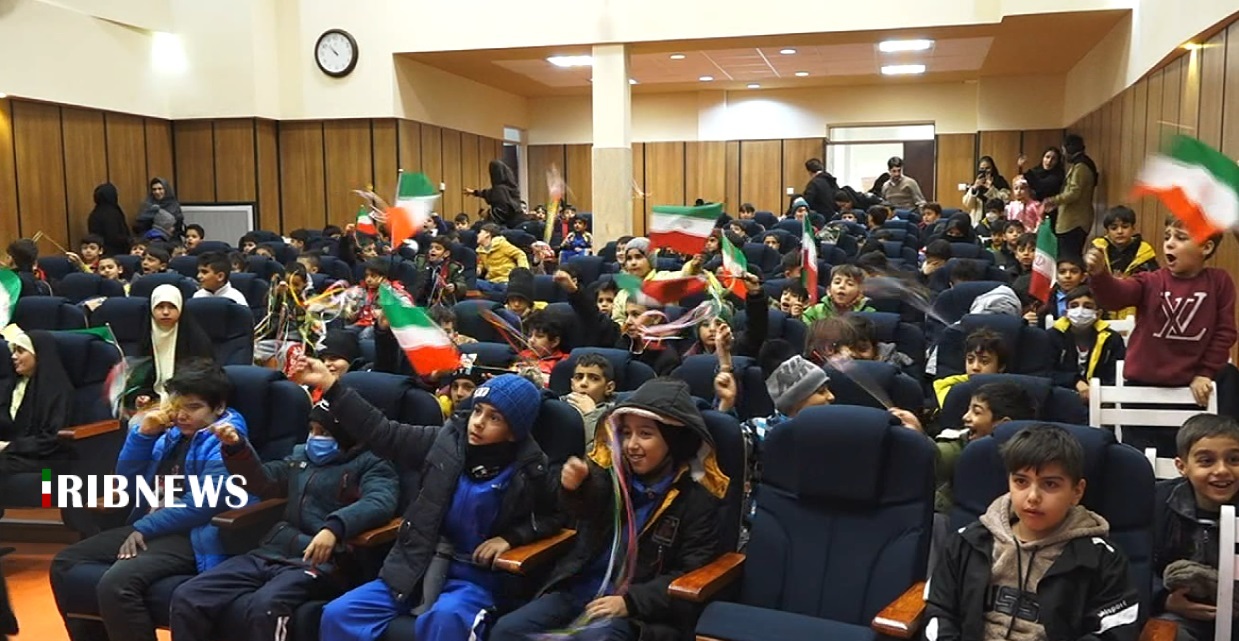 گرامیداشت انقلاب با عنوان جشن ایران من در سنندج