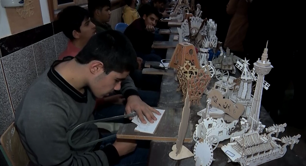 برپایی نمایشگاه دستاوردهای دانش آموزان مدرسه میرزا احمد قادری