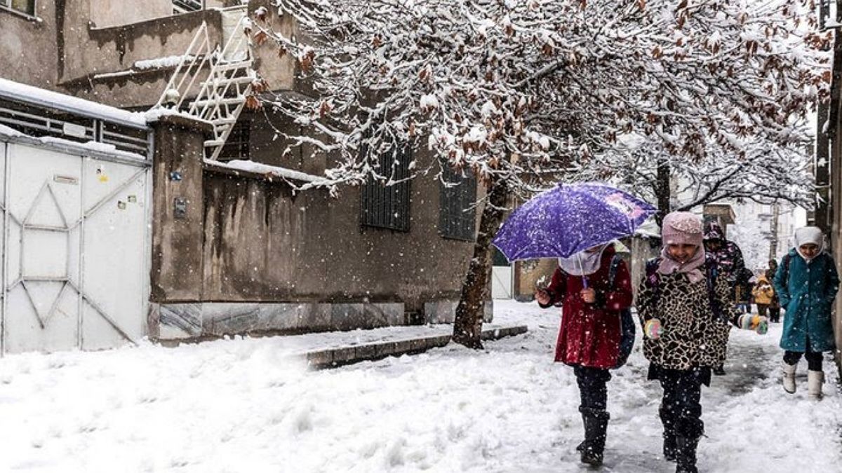 غیرحضوری شدن مدارس ابتدایی پیرانشهر به دلیل بارش برف