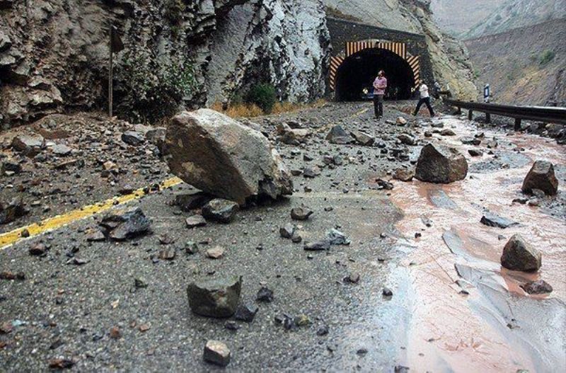خطر سقوط سنگ در مسیر تهران به روستای سولقان