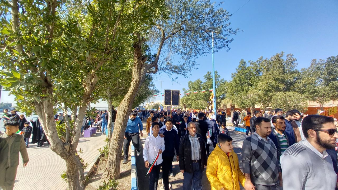 راهپیمایی مردم خرمشهر در سالروز پیروزی انقلاب اسلامی