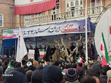 درخت تناورانقلاب، استوار در برابر طوفانها