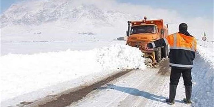 برف‌روبی و نمک پاشی ۴ هزار و ۵۰۰ کیلومتر از راه‌های ملایر