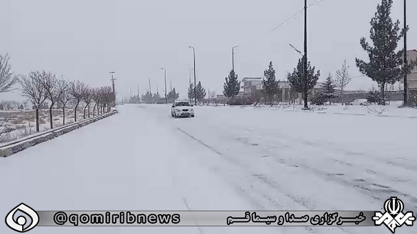 شادمانی مردم قم از برف زمستانی