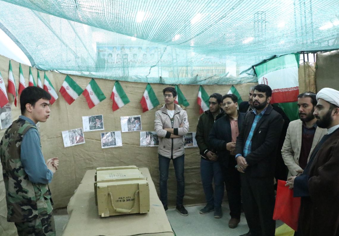 برپایی نمایشگاه مدرسه انقلاب در مهریز