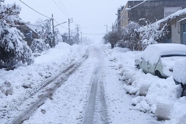 آخرین خبر‌ها از بارش برف در برخی مناطق غربی استان