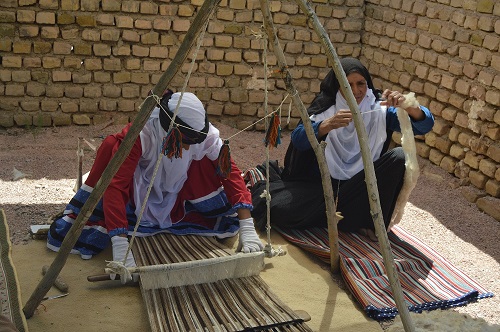 تولید ۶۰۰ متر پارچه سنتی قارت با قدمت ۲۰۰ ساله در روستای گریمنج