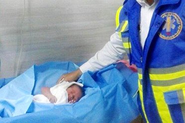 به دنیا آمدن نوزاد عجول در آمبولانس