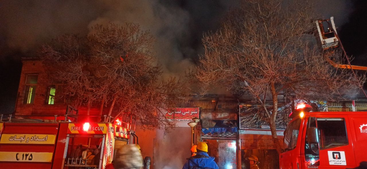 وقوع آتش سوزی گسترده در تعدادی از مغازه های شهر نیشابور
