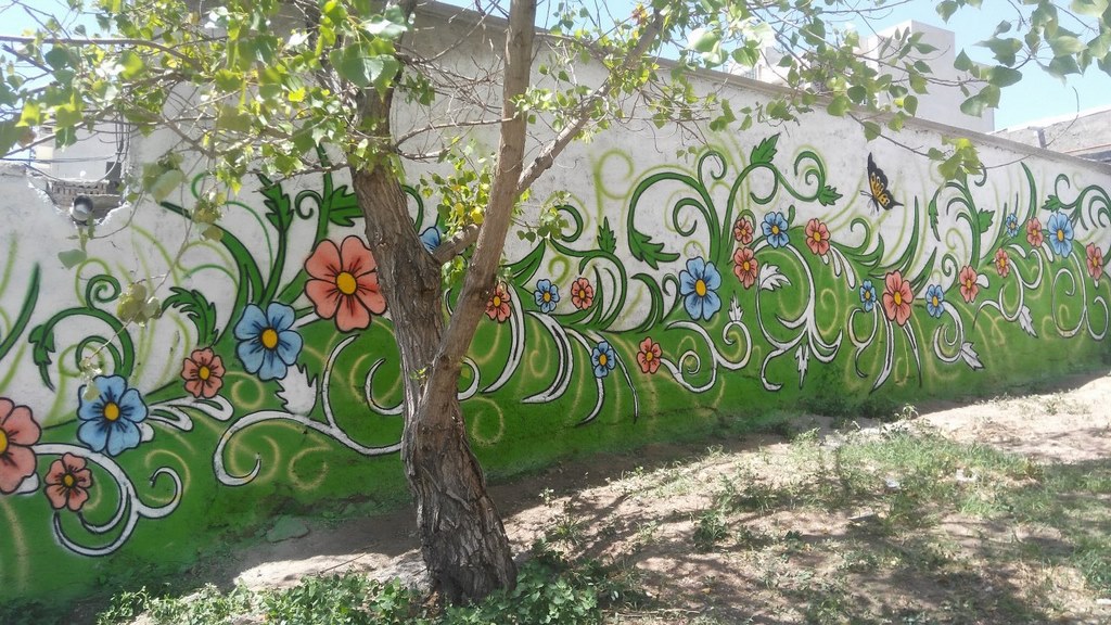 اصلاح و اجرای نقاشی دیواری در منطقه یک شهرداری بندرعباس