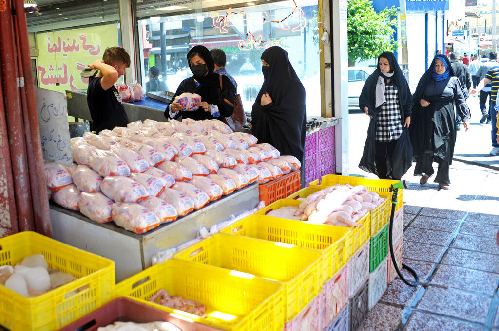 توزیع گوشت قرمزومرغ تنظیم بازاردر مناطق تعیین شده درشهر کرمانشاه