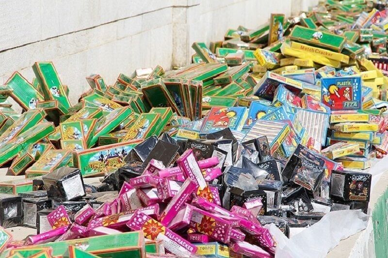 کشف بیش از ۴ هزار قلم مواد محترقه در یزد