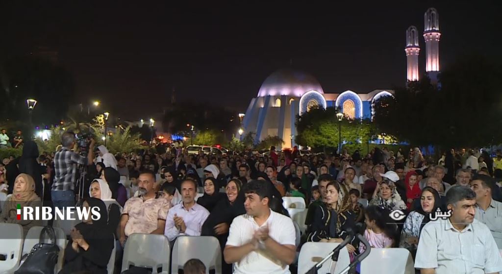 آسمان کیش نورباران در جشن نیمه شعبان