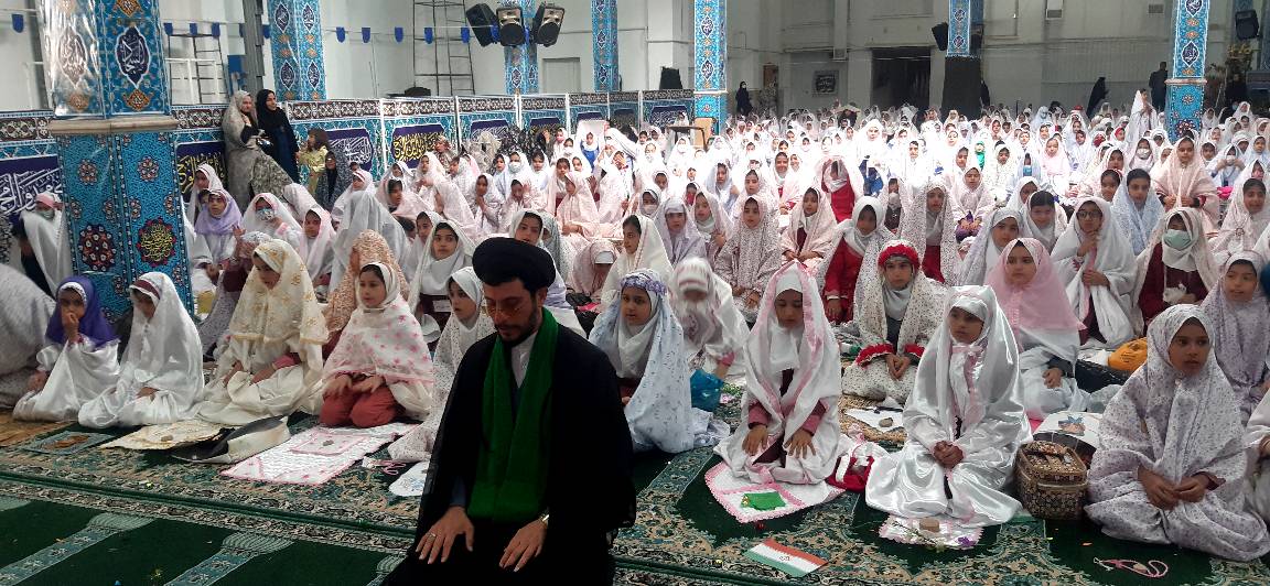 جشن عبادت و بندگی دانش آموزان دختر در اسلام آبادغرب