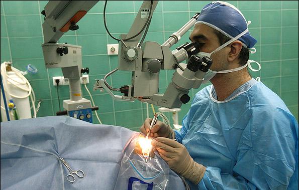 ارائه خدمات جراحی چشم رایگان در مناطق محروم دزفول