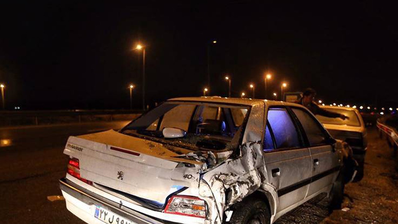 ۱۳ مصدوم در حادثه واژگونی خودروی پژو ۴۰۵ در مبارکه
