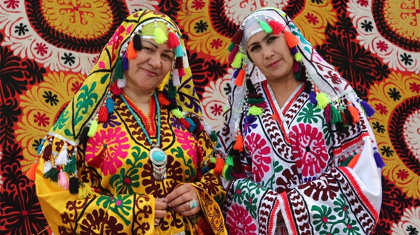مقامات تاجیکستان از زنان خواستند به سبک تاجیک لباس بپوشند