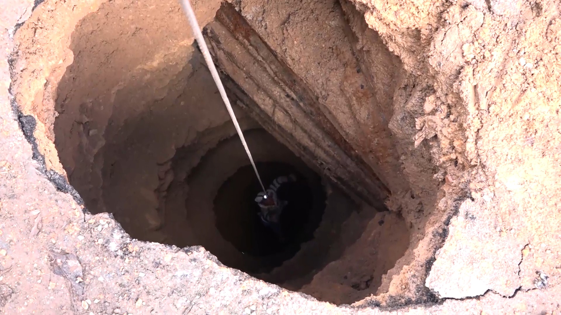 تخریب یک حلقه از چاه‌های قنات ۵۰۰ ساله کویت رویی افوس