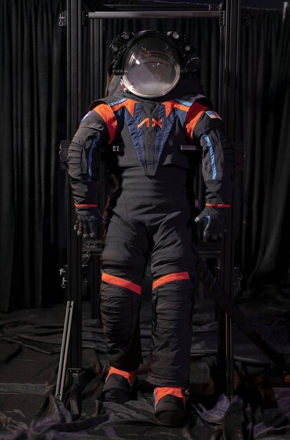 رونمایی از لباس فضانوردان در ماموریت سفر به ماه «آرتمیس»
