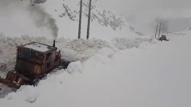 بازگشایی راه ارتباطی روستای کمران